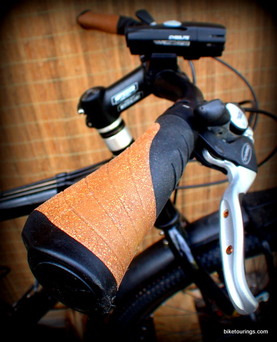 Picture of locking ergonomic cork bike grips