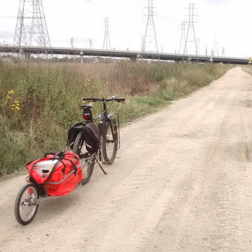 Picture of bike trailer and touring bike on gravel road