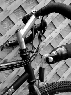 Picture of cable routing with Dirt Drop Bars