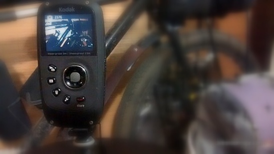 Picture of kodak play sport zx5 and touring bike