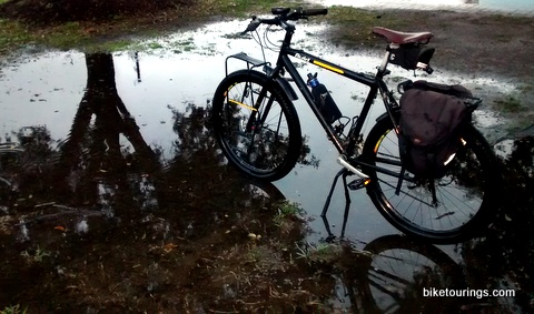 Picture bike for commuting in wet weather with rain puddle
