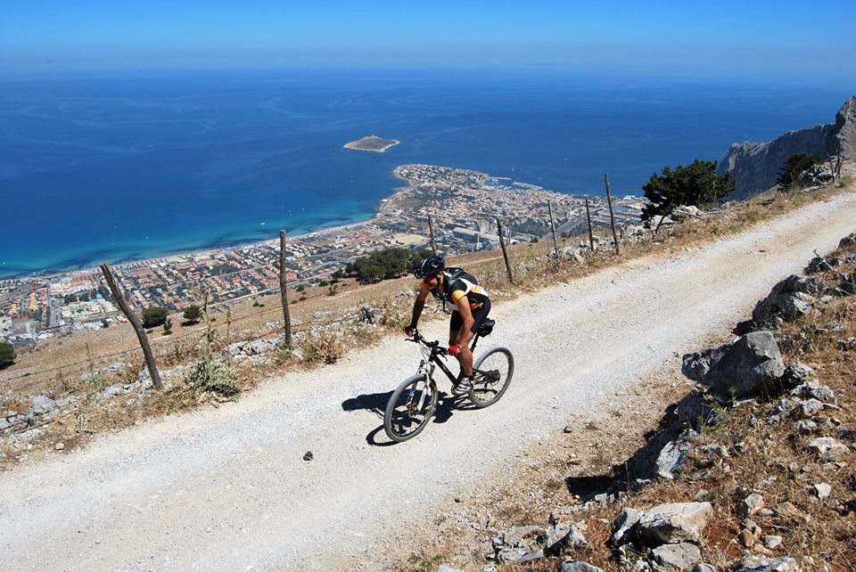 Picture of mountain biking in Sicily