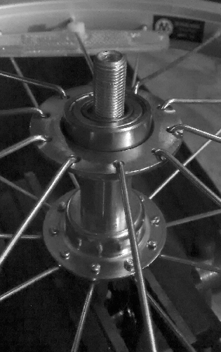 Picture of single wheel bike trailer with sealed cartridge bearings