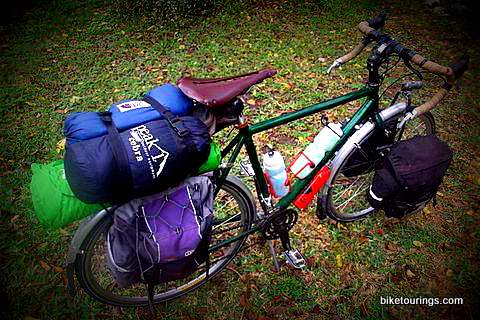 Picture of touring bike with load panniers for bicycle touring