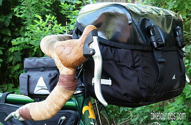 Picture of Detours Sodo Handlebar Bag and Axiom Smart Box top tube bag