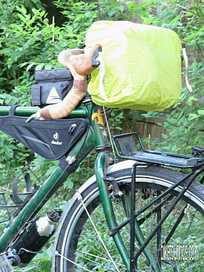 Picture of Detours Sodo Handlebar Bag with raincover for bike touring and commuting