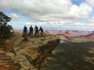 Picture of mountain bike riders on MTB tour of Porcupine Trail, Moab, UT